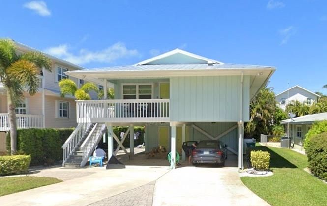 Recently Sold: $1,628,000 (2 beds, 2 baths, 960 Square Feet)