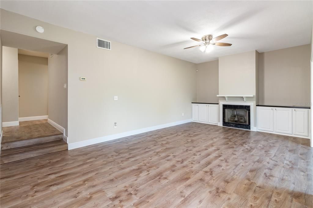 Recently Sold: $203,400 (2 beds, 2 baths, 1369 Square Feet)