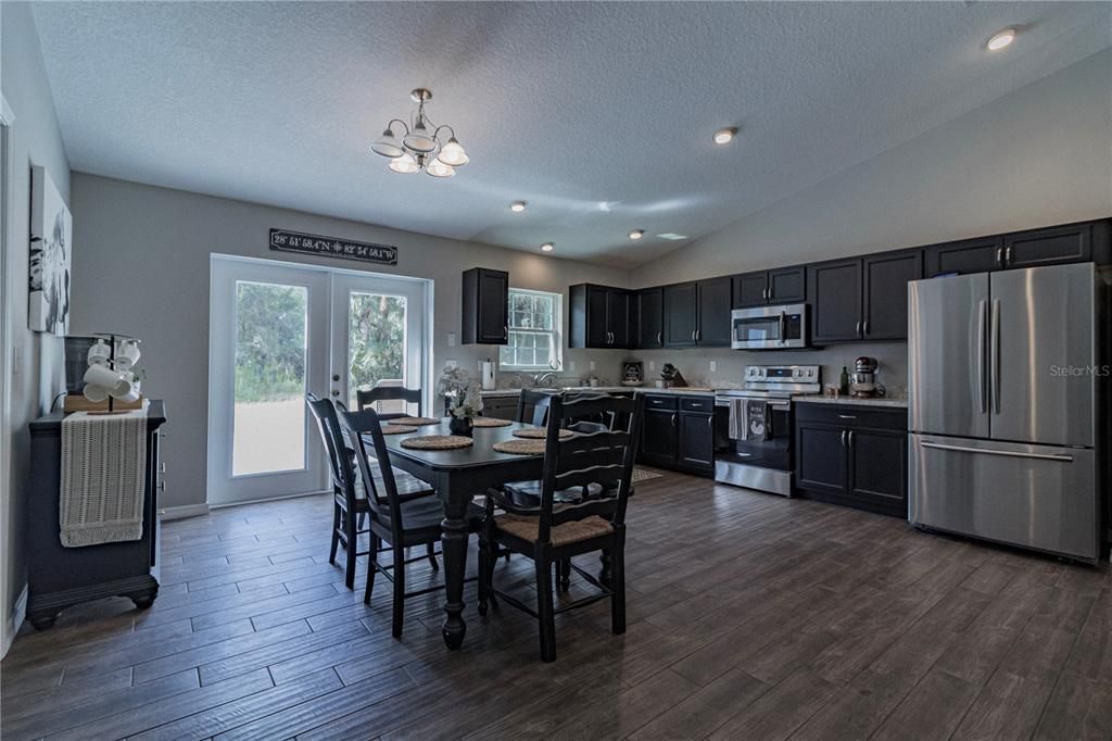 Recently Sold: $250,000 (3 beds, 2 baths, 1339 Square Feet)