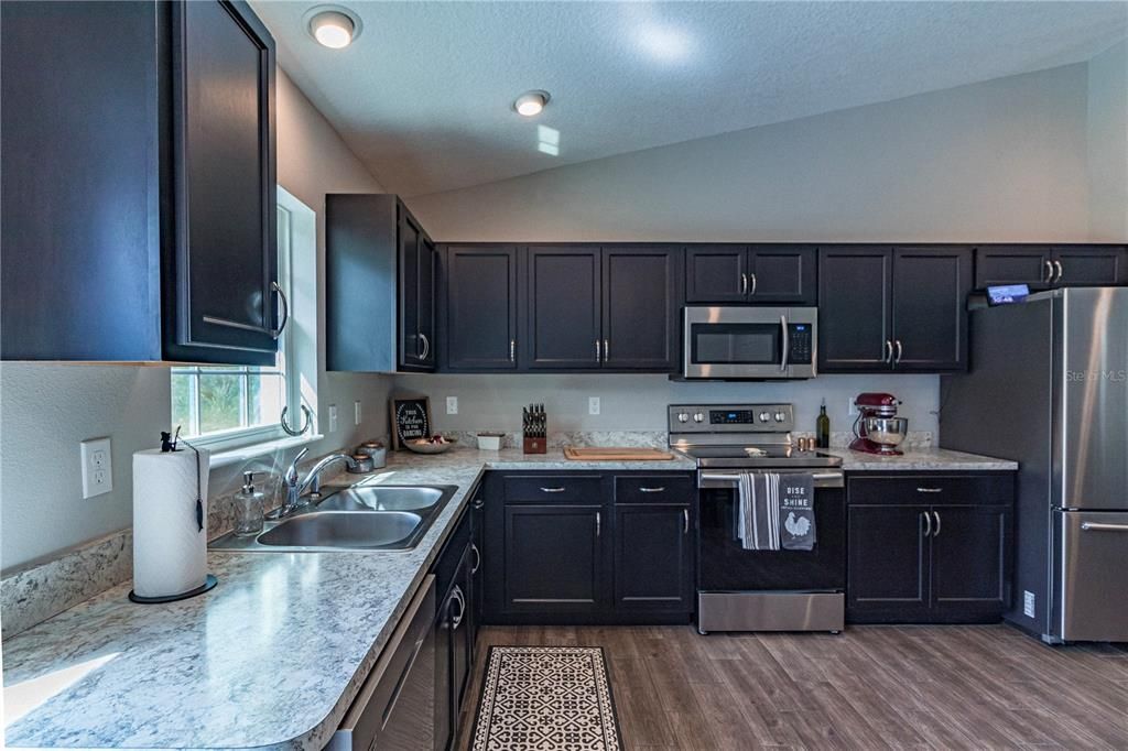 Recently Sold: $250,000 (3 beds, 2 baths, 1339 Square Feet)