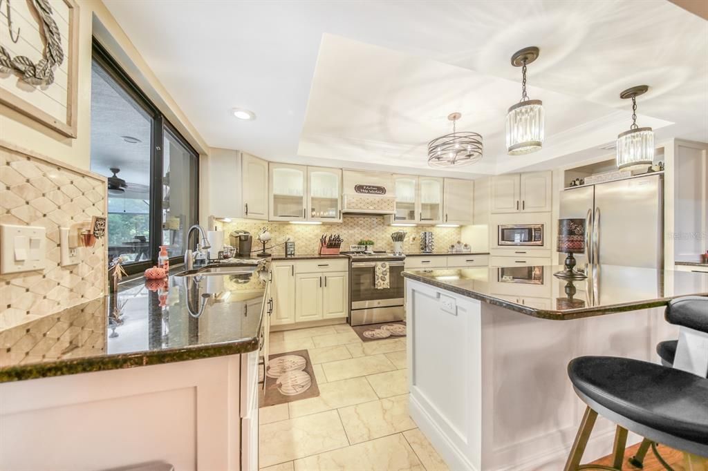 Recently Sold: $925,000 (6 beds, 3 baths, 3660 Square Feet)