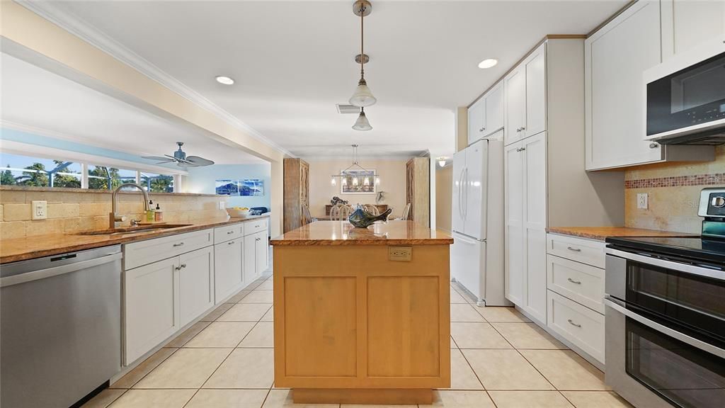 Recently Sold: $1,150,000 (3 beds, 3 baths, 2492 Square Feet)