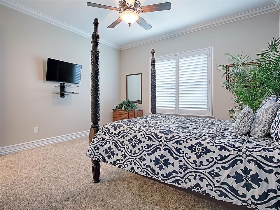 ADDITIONAL GUEST BEDROOM WITH CARPET, CROWN MOLDING AND PRETTY CEILING FAN