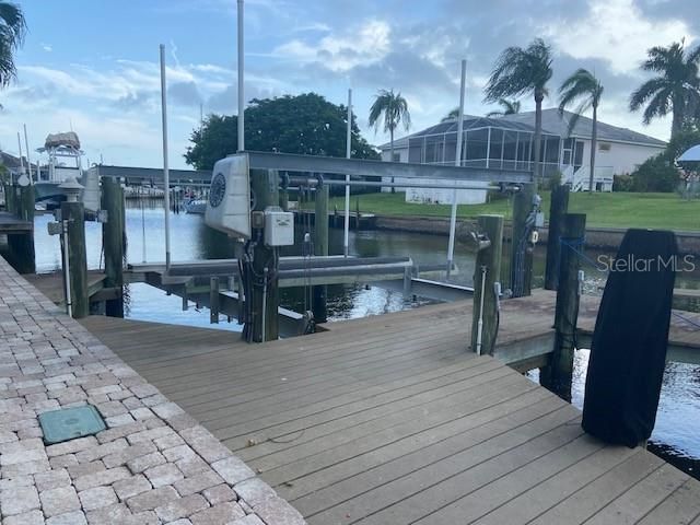 Recently Sold: $1,000,000 (3 beds, 2 baths, 1740 Square Feet)