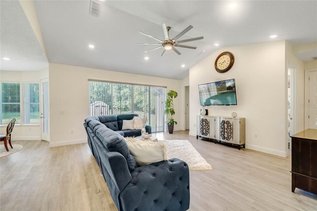 Recently Sold: $549,000 (3 beds, 2 baths, 2087 Square Feet)