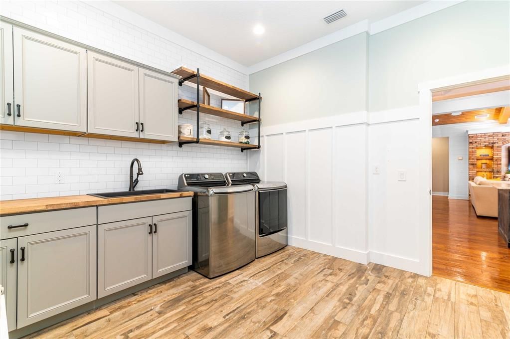 Recently Sold: $825,000 (3 beds, 2 baths, 2718 Square Feet)