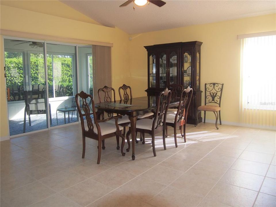 Dining room with tile