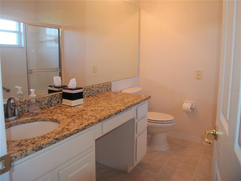 Master Bath w/granite counter top