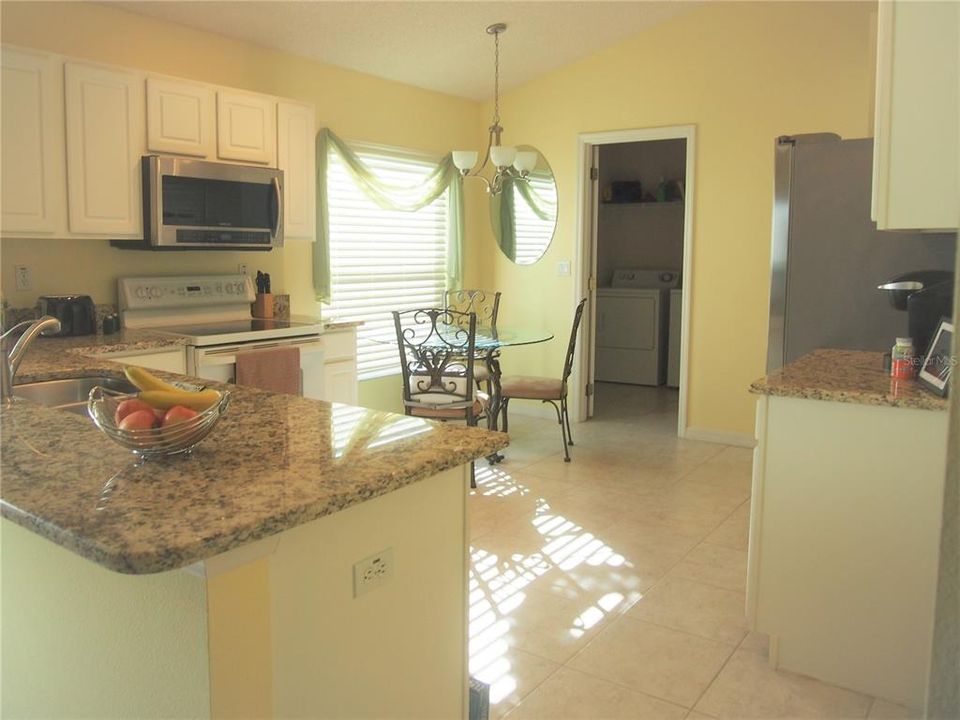 Kitchen w/Granite counter tops