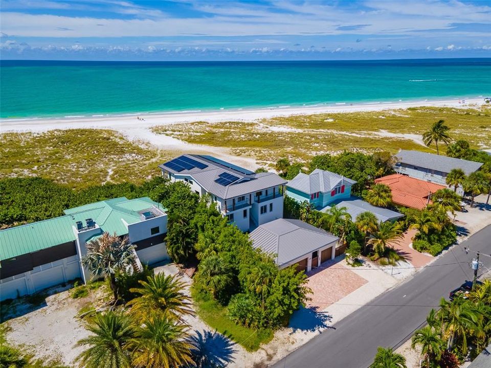 Recently Sold: $10,750,000 (4 beds, 4 baths, 3765 Square Feet)