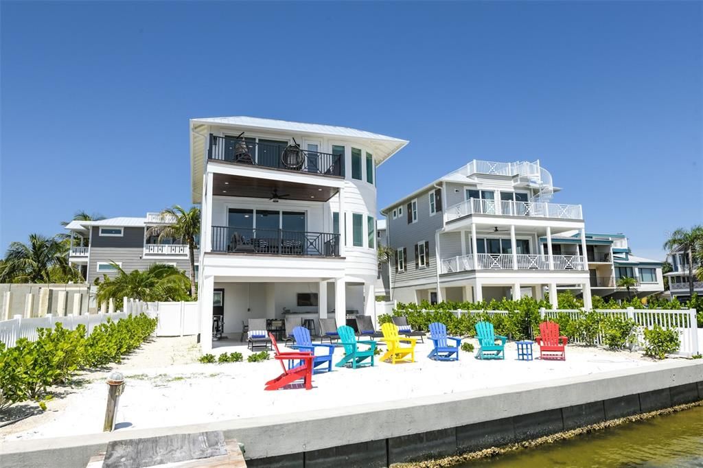 Recently Sold: $3,985,000 (6 beds, 5 baths, 3118 Square Feet)