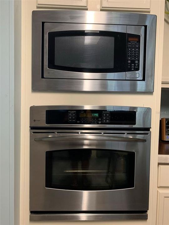 Wall ovens