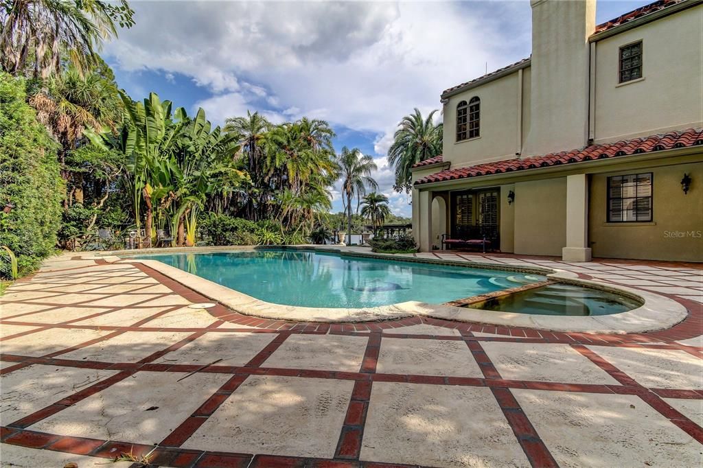 Recently Sold: $1,649,500 (5 beds, 6 baths, 4796 Square Feet)