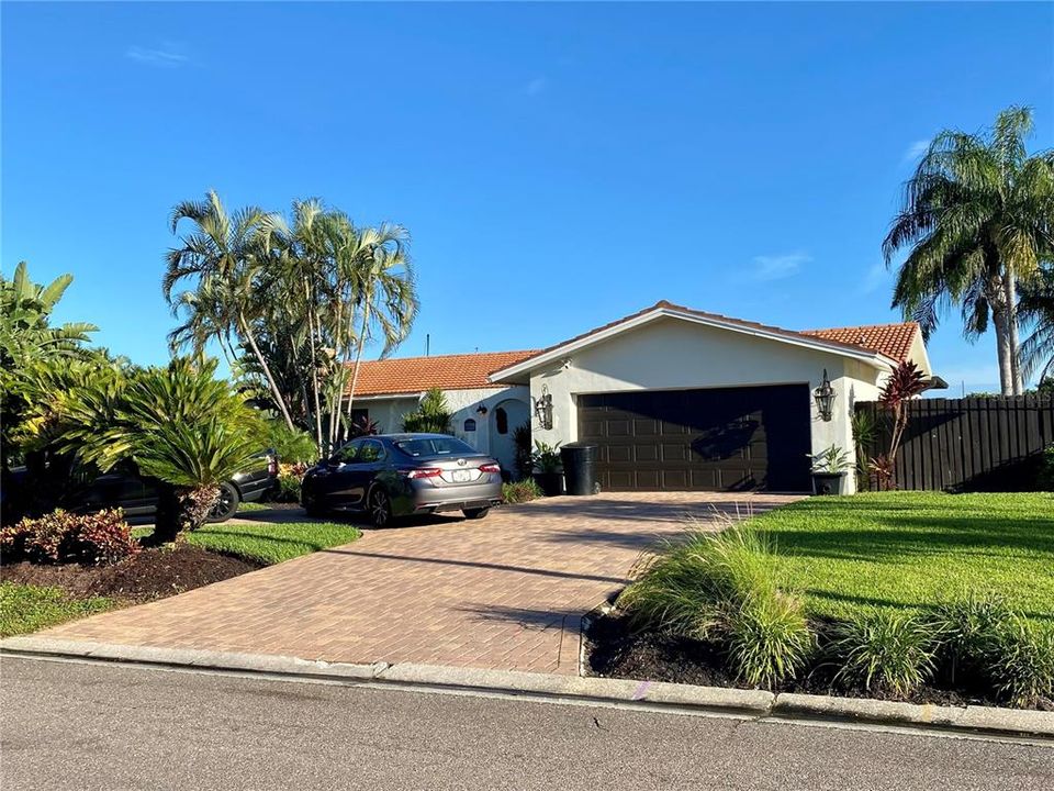 Recently Sold: $1,330,000 (3 beds, 3 baths, 2196 Square Feet)