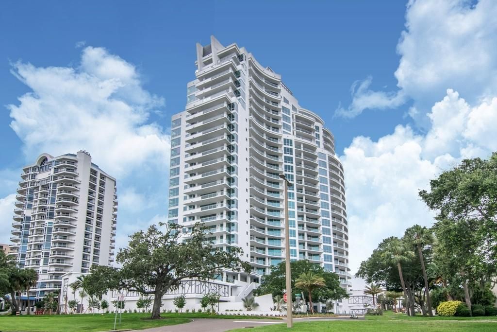 Recently Sold: $2,500,000 (3 beds, 3 baths, 3270 Square Feet)