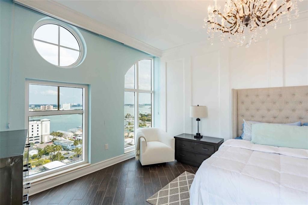 Recently Sold: $2,550,000 (3 beds, 2 baths, 2530 Square Feet)