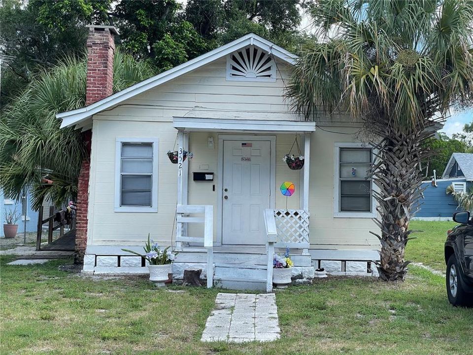 最近售出: $128,000 (2 贝兹, 1 浴室, 804 平方英尺)