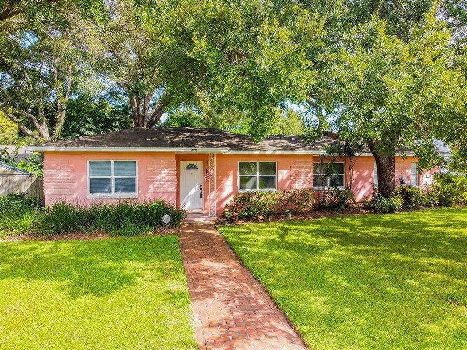 最近售出: $599,900 (3 贝兹, 2 浴室, 1606 平方英尺)