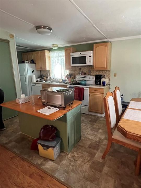 Recently Sold: $80,000 (2 beds, 2 baths, 936 Square Feet)