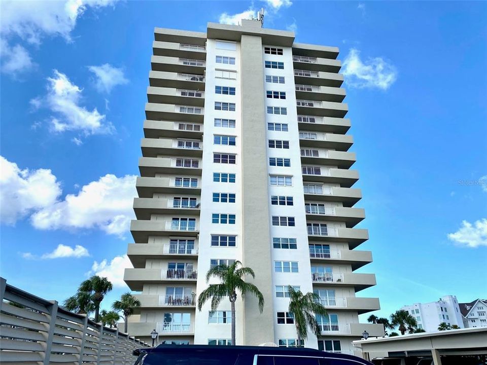 Recently Sold: $699,000 (2 beds, 2 baths, 1300 Square Feet)