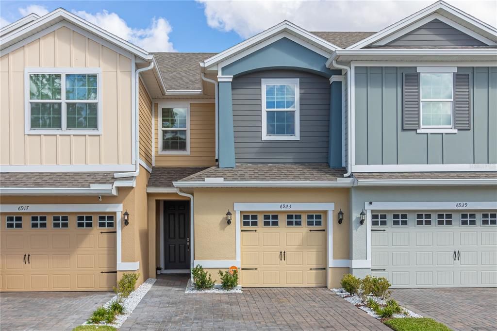 Recently Sold: $300,000 (3 beds, 2 baths, 1438 Square Feet)
