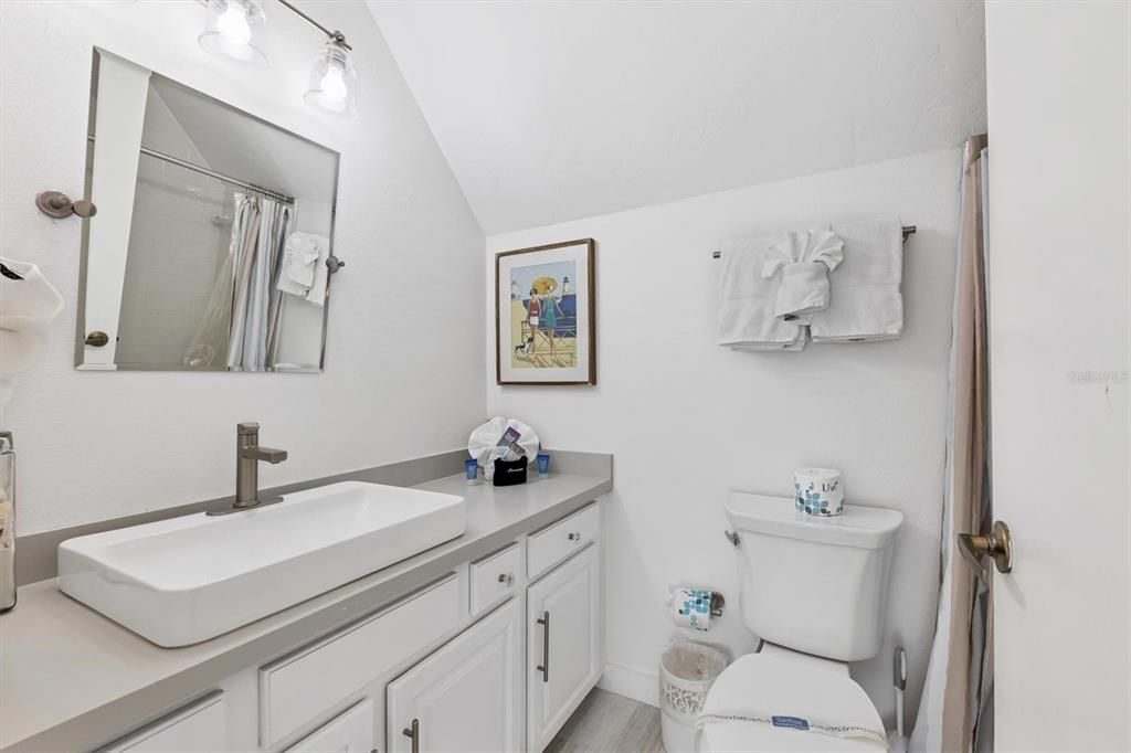 Recently Sold: $850,000 (3 beds, 2 baths, 1301 Square Feet)