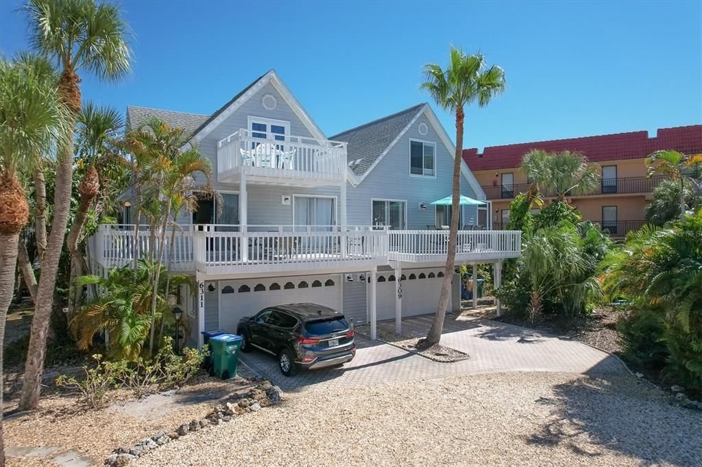 Recently Sold: $850,000 (3 beds, 2 baths, 1301 Square Feet)