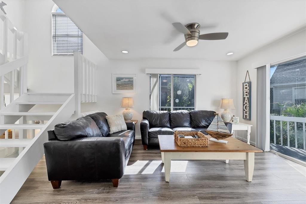 Recently Sold: $850,000 (3 beds, 2 baths, 1301 Square Feet)