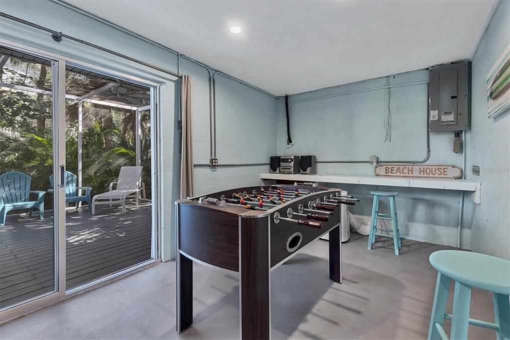 Recently Sold: $850,000 (3 beds, 2 baths, 1301 Square Feet)