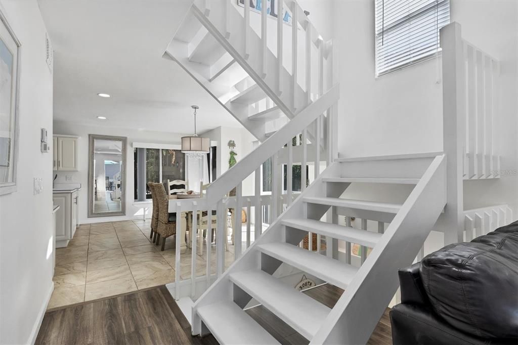 Recently Sold: $850,000 (3 beds, 2 baths, 1301 Square Feet)