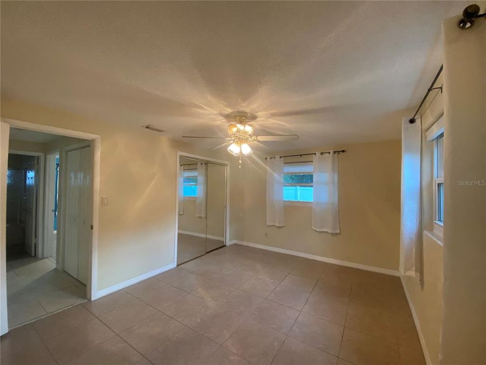 Recently Sold: $180,000 (2 beds, 1 baths, 930 Square Feet)