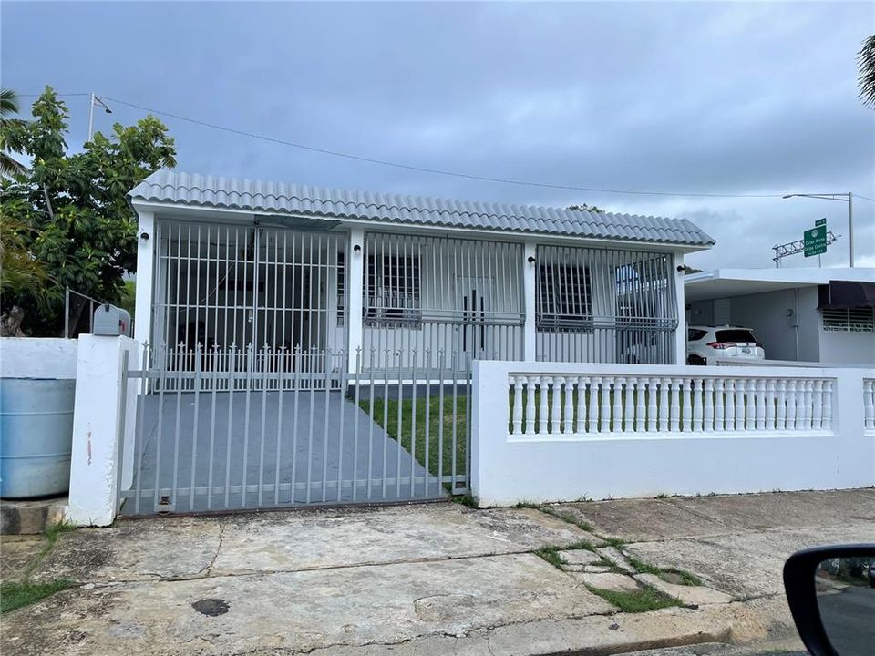 Vendido Recientemente: $96,500 (3 camas, 2 baños, 1057 Pies cuadrados)