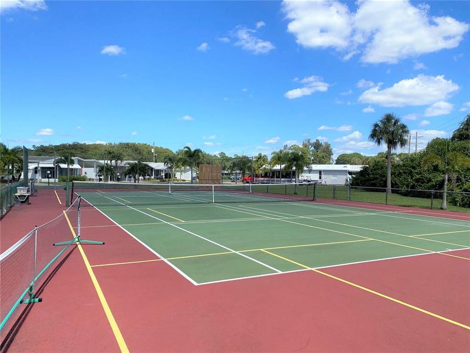 Community Tennis & Pickle Ball Courts