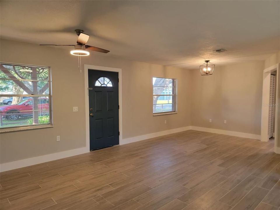 Recently Rented: $1,475 (2 beds, 1 baths, 1053 Square Feet)