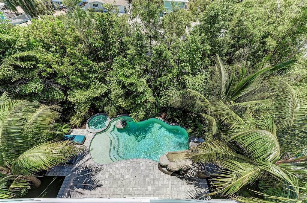 Recently Sold: $3,000,000 (6 beds, 5 baths, 2542 Square Feet)