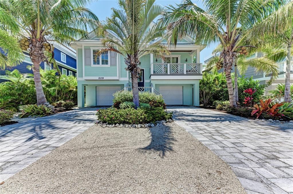 Recently Sold: $3,000,000 (6 beds, 5 baths, 2542 Square Feet)