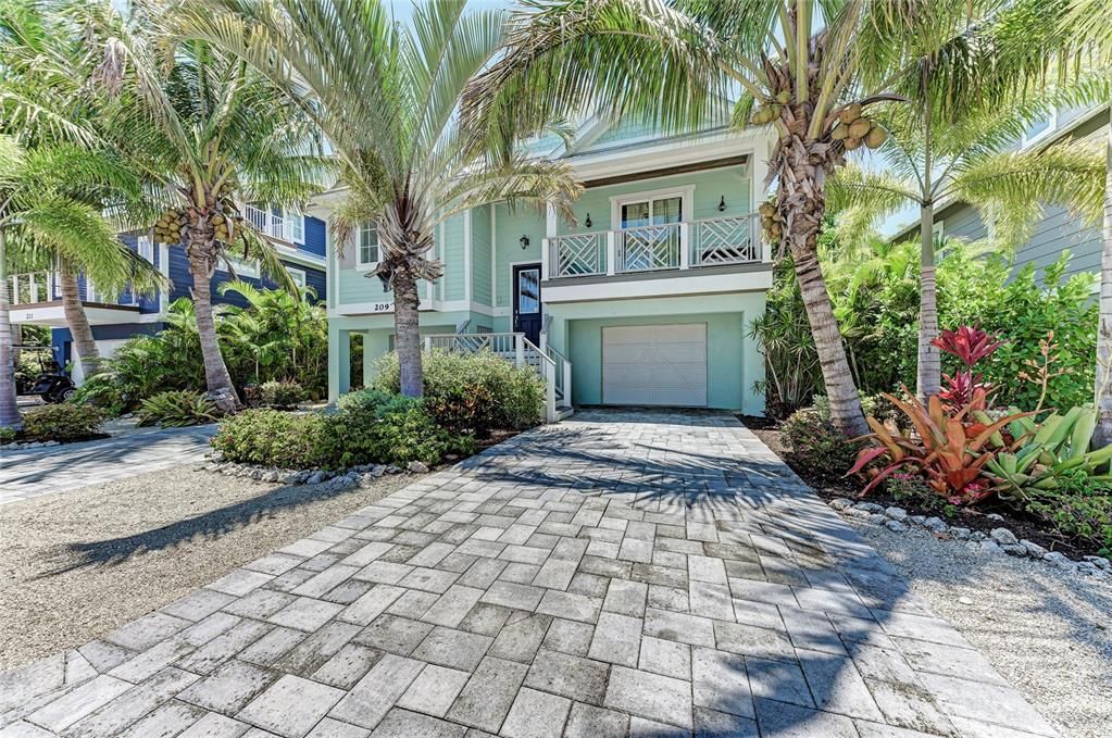 Recently Sold: $3,000,000 (6 beds, 5 baths, 2542 Square Feet)