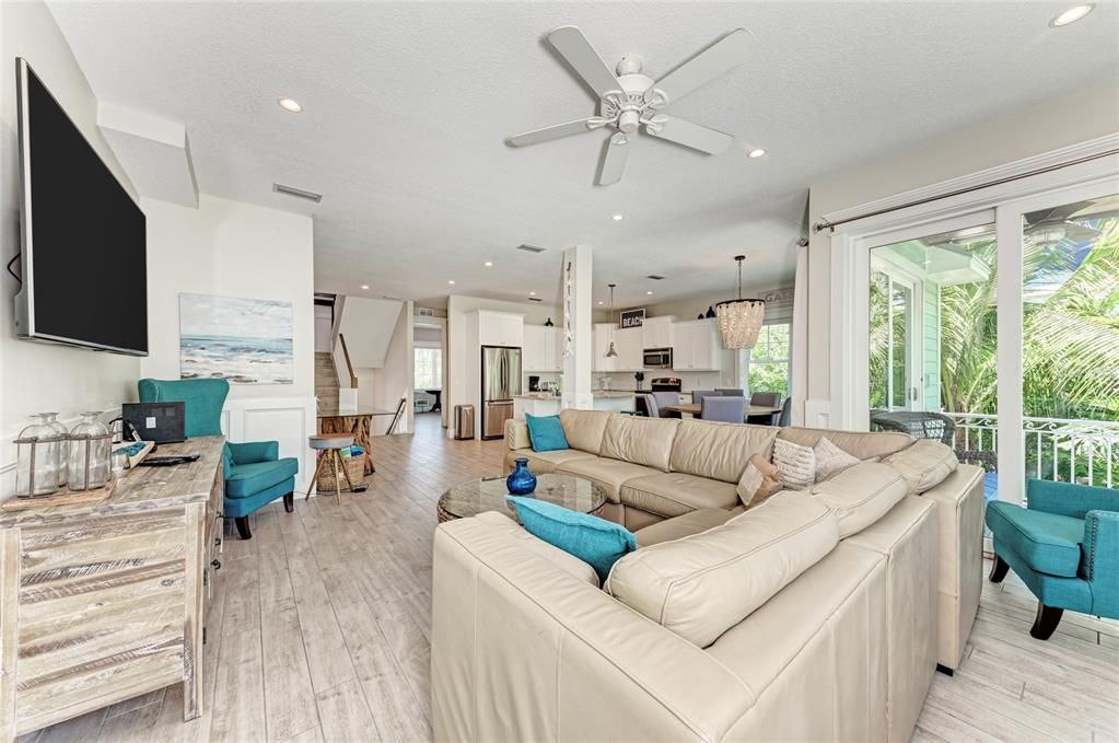 Recently Sold: $3,000,000 (6 beds, 5 baths, 2542 Square Feet)