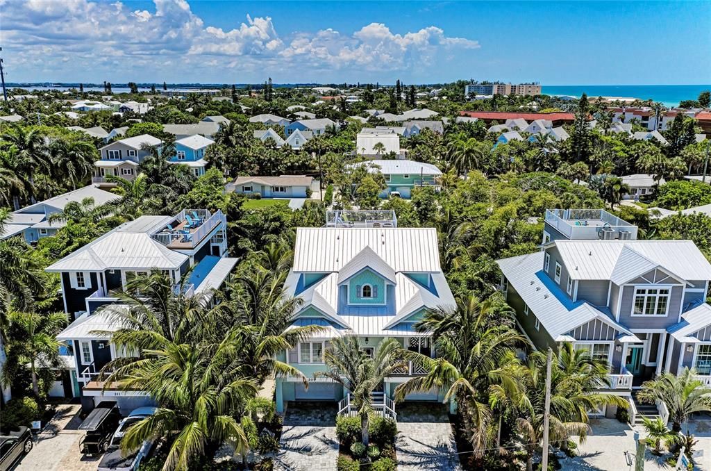 Recently Sold: $3,000,000 (6 beds, 5 baths, 2542 Square Feet)