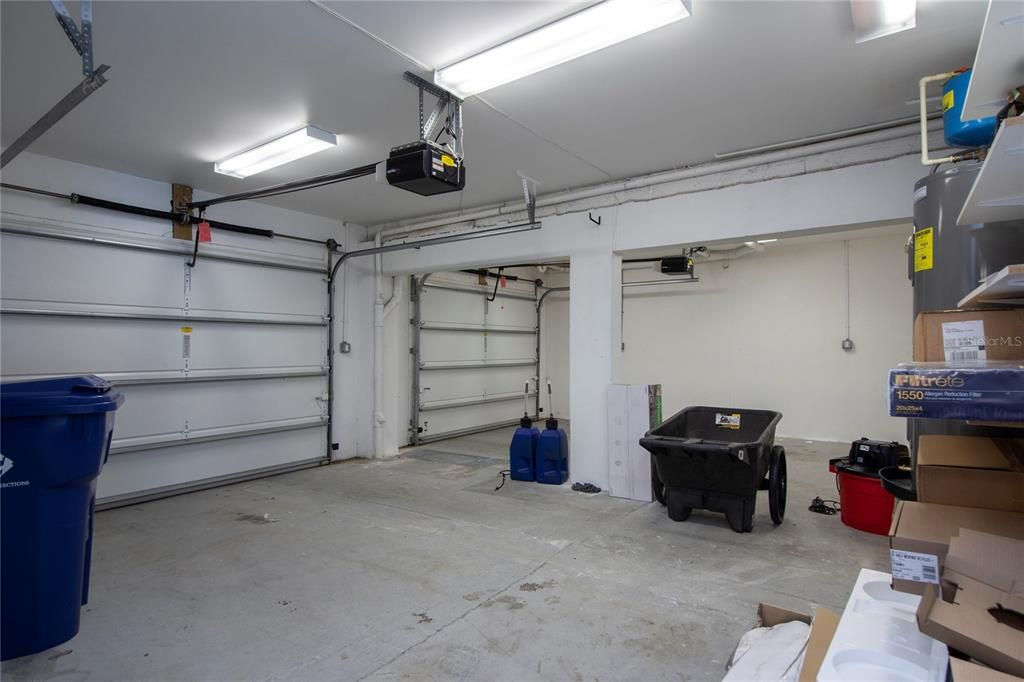 split 2/2 garages with work station
