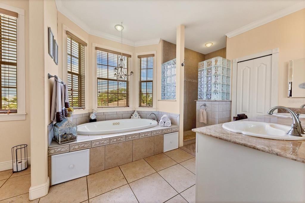 Недавно продано: $1,295,000 (4 спален, 3 ванн, 2524 Квадратных фут)