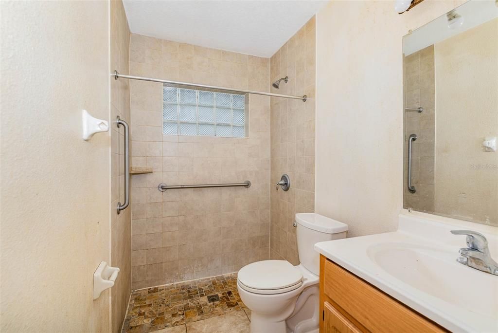 Recently Sold: $240,000 (3 beds, 2 baths, 1388 Square Feet)