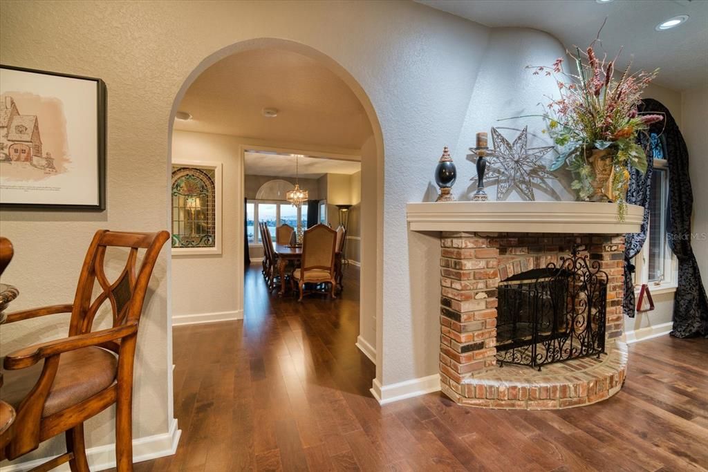 Arched entry to spacious dining room.