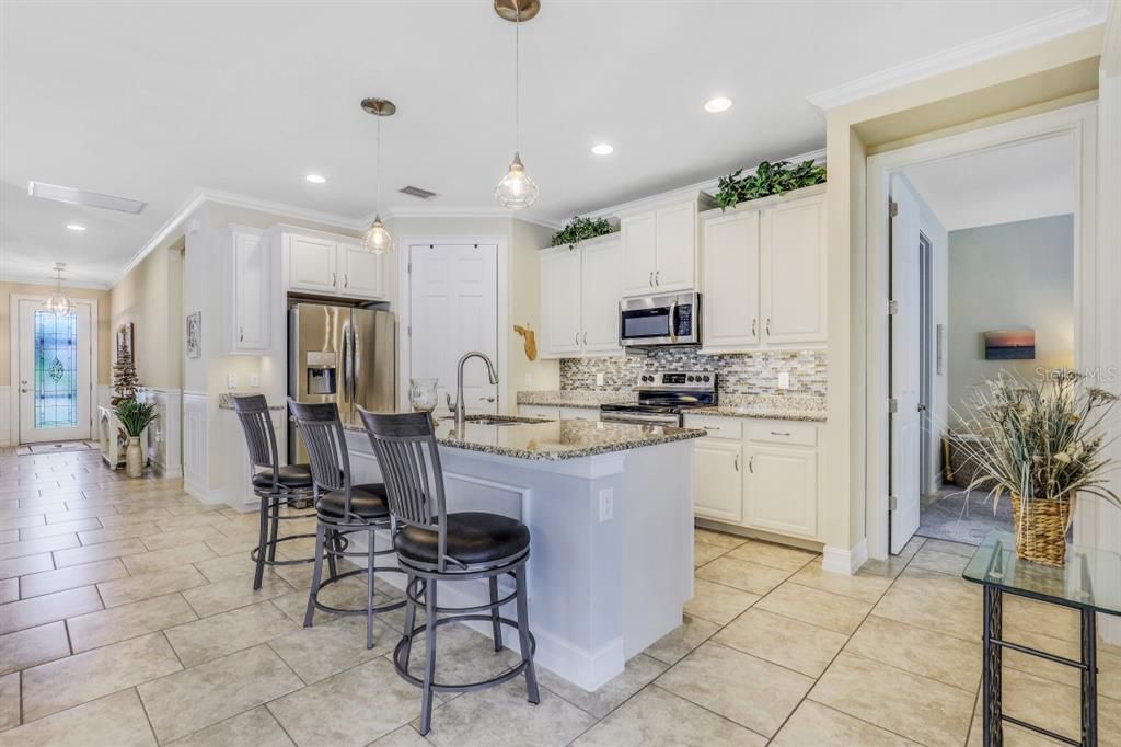 Recently Sold: $425,000 (3 beds, 2 baths, 1816 Square Feet)