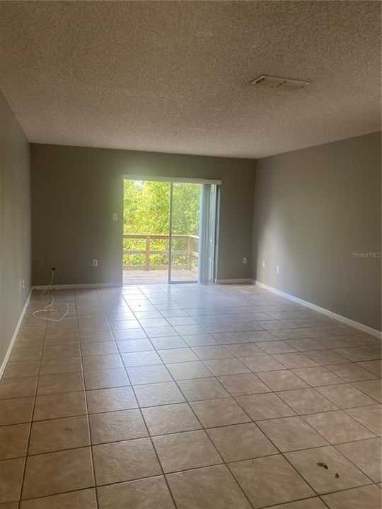 Recently Rented: $1,250 (2 beds, 1 baths, 901 Square Feet)