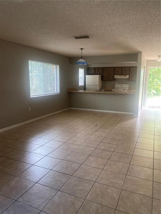 Recently Rented: $1,250 (2 beds, 1 baths, 901 Square Feet)