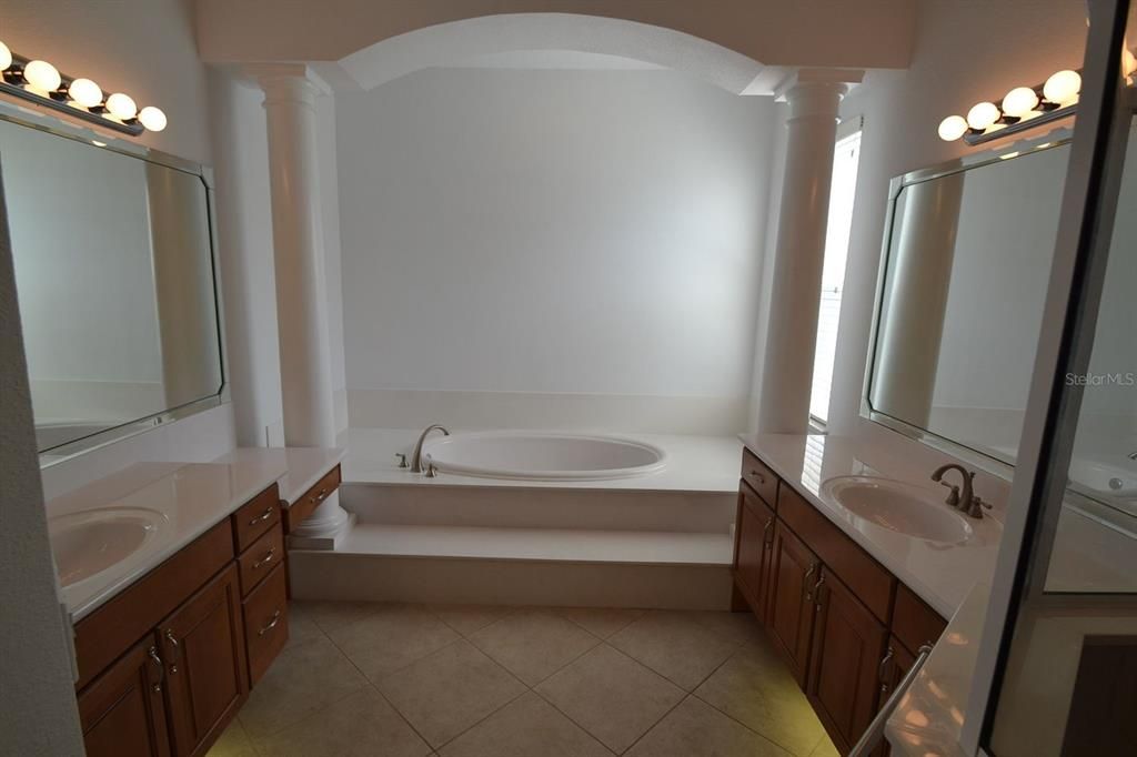 最近租的: $2,755 (4 贝兹, 4 浴室, 3304 平方英尺)