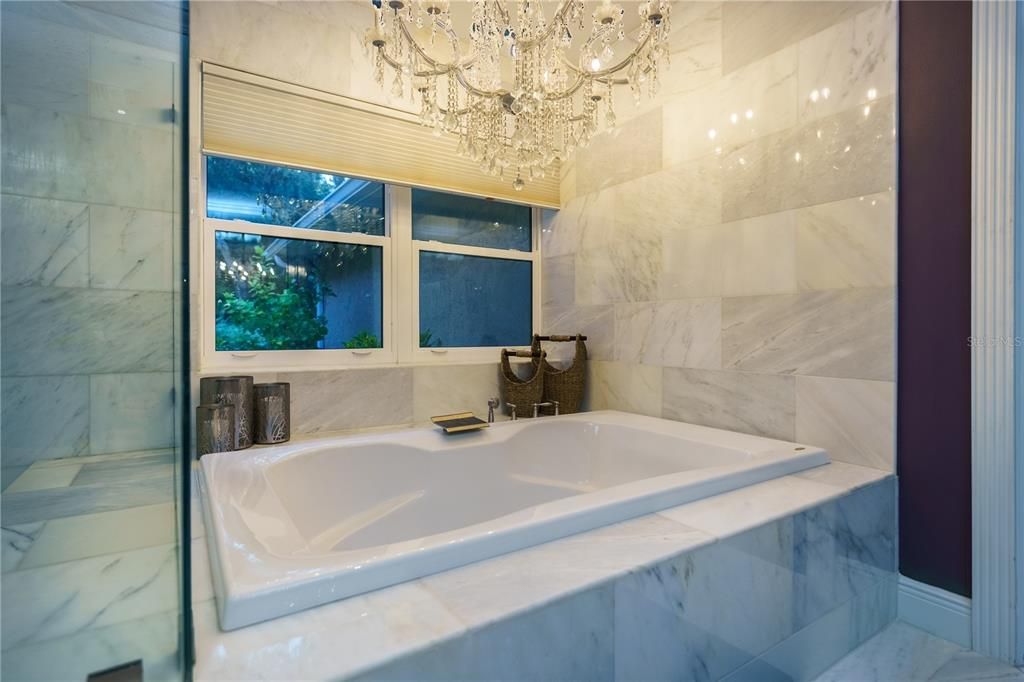 Oversized bath tub with 2 seating areas