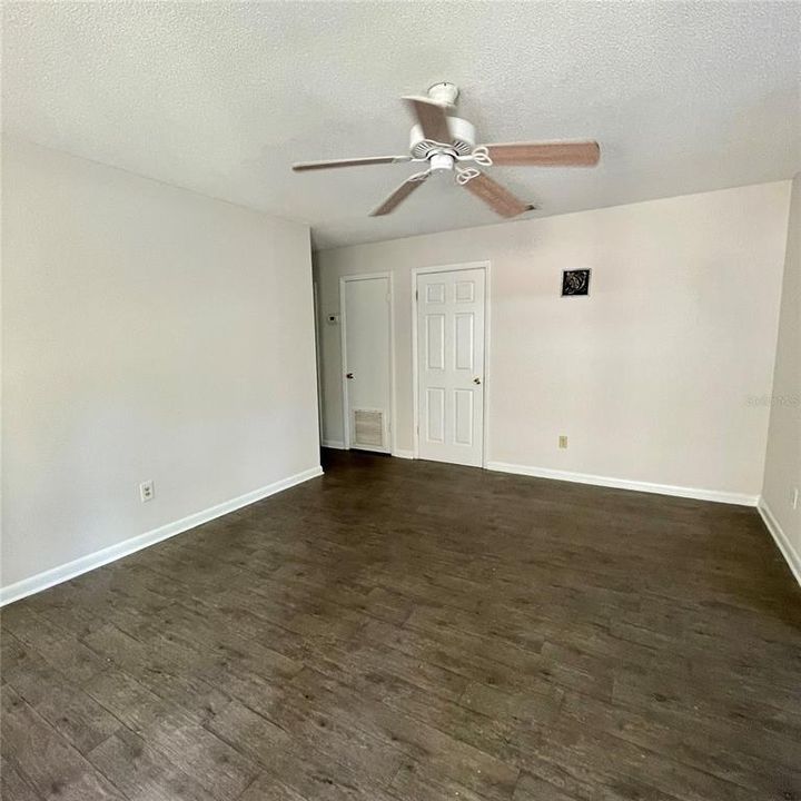 Recently Rented: $1,250 (2 beds, 1 baths, 890 Square Feet)