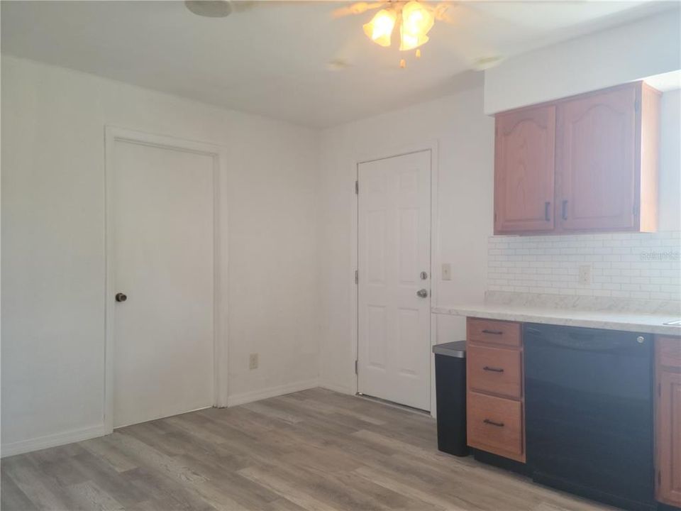 Recently Sold: $147,500 (3 beds, 1 baths, 936 Square Feet)